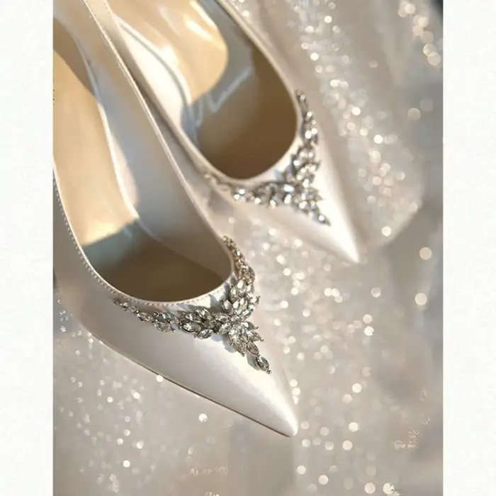 InjSatin Strass Clip Escarpins Peu Profonds pour Femmes, Talons Aiguilles, Chaussures de Mariage pour Patients Blancs, Nouveau