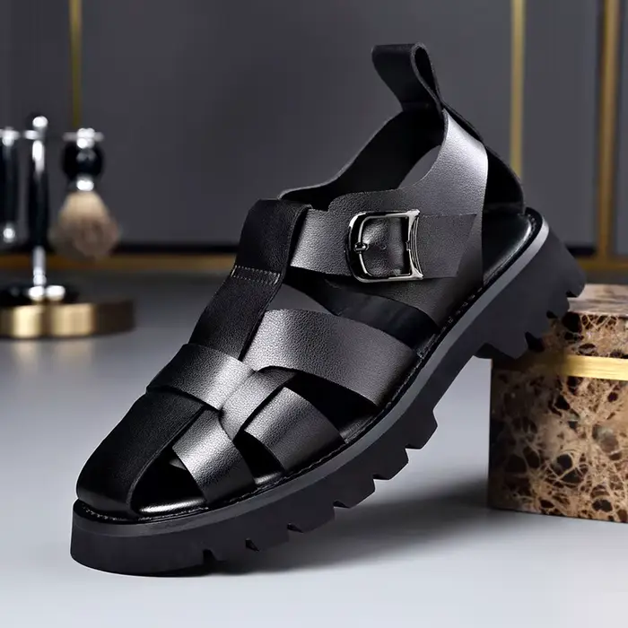 Sandales gladiateur été 2026, nouvelles sandales décontractées respirantes pour hommes, en cuir véritable, chaussures de plage ajourées, noires, tailles 38-48