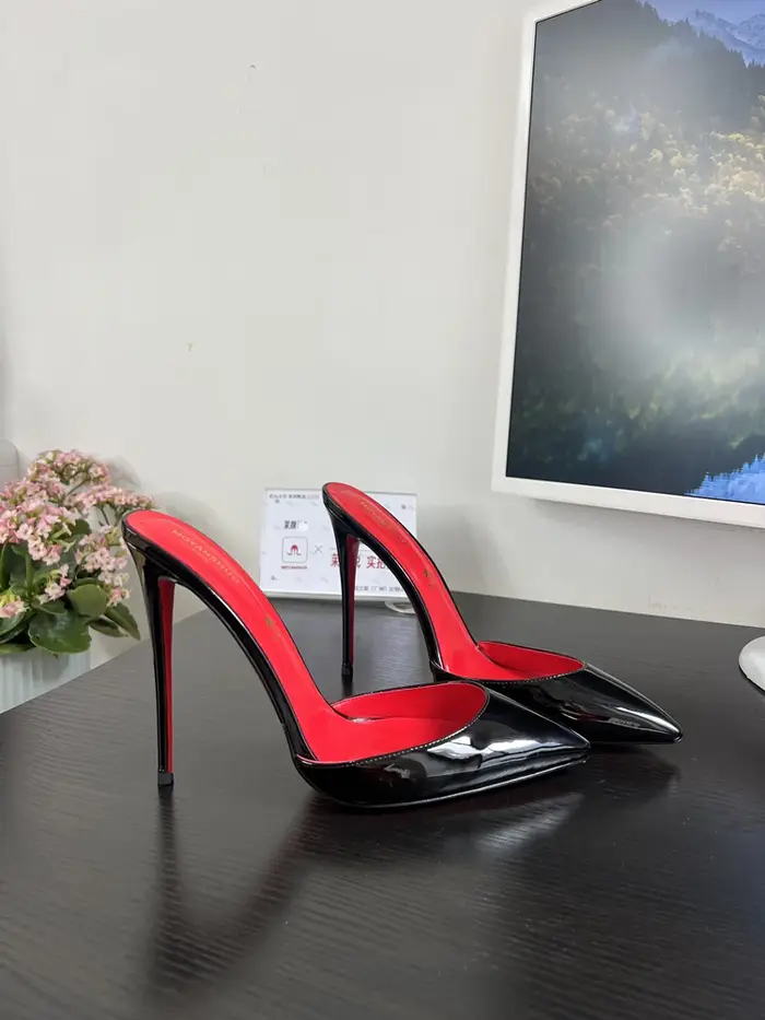 Escarpins noirs en cuir verni à talon fin et pointu, style 2025, simples, sexy et polyvalents, grand