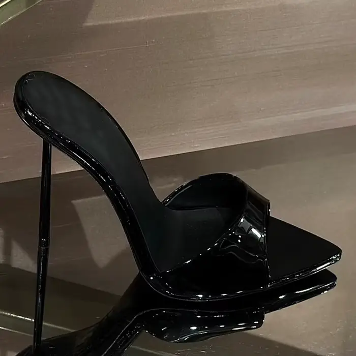 Sandales à talons en cuir verni rouge, Mules peu profondes à enfiler, talons aiguilles solides et Se