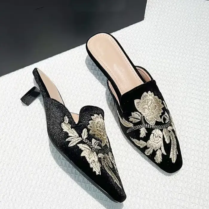 Chaussures de luxe à talons hauts pour chaton, Mules en velours brodées, pantoufles à bout pointu, P