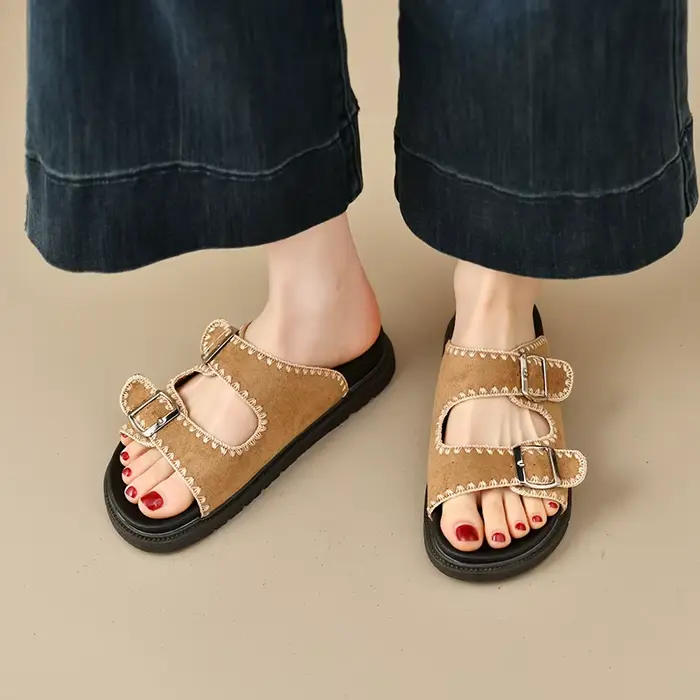 Sandales plates en daim pour femmes