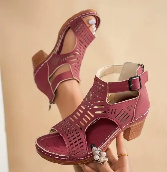 Sandales pour femmes 2026 Nouveauté Sandales à talons épais d'été respirantes ajourées pour femmes T