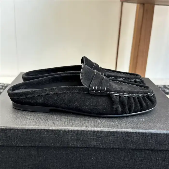 Nouvelles mules pour femmes en daim de veau avec bout cap-toe, bride penny et empeigne plissée, doub