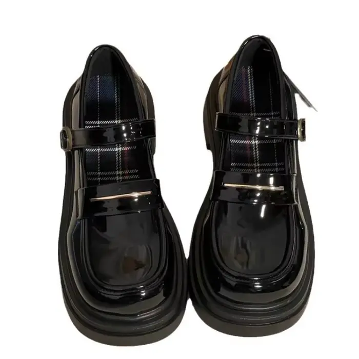Chaussures en cuir à talons bas pour femmes