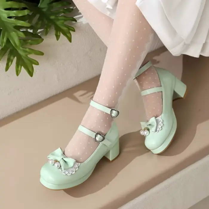 Chaussures à talons bas pour femmes