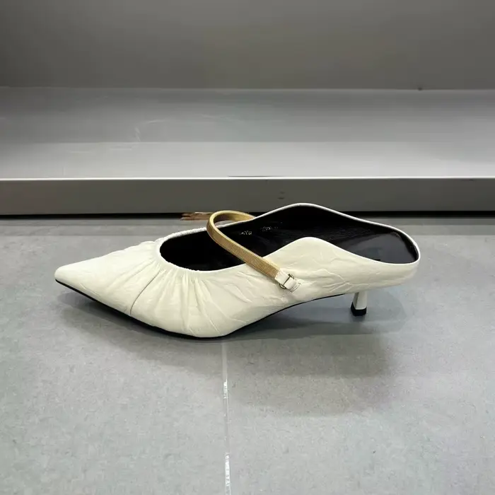 Mules à talon chaton en cuir froncé à bout pointu pour femme, avec bride métallique dorée vintage, é