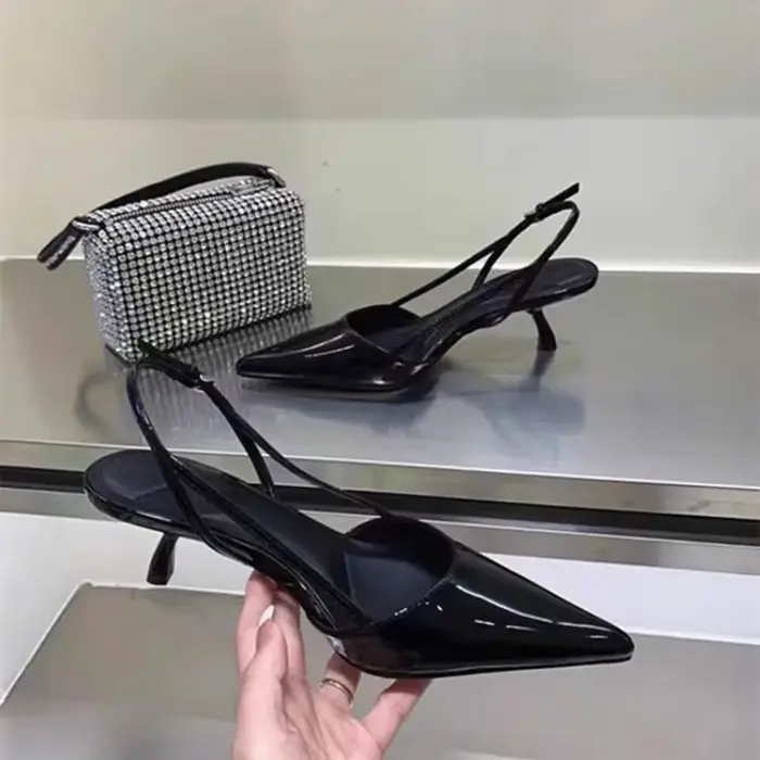 Femmes noires bout pointu talons chaussures sandales 2025 robe fête mode été pantoufles nouveau marche tongs pompes diapositives