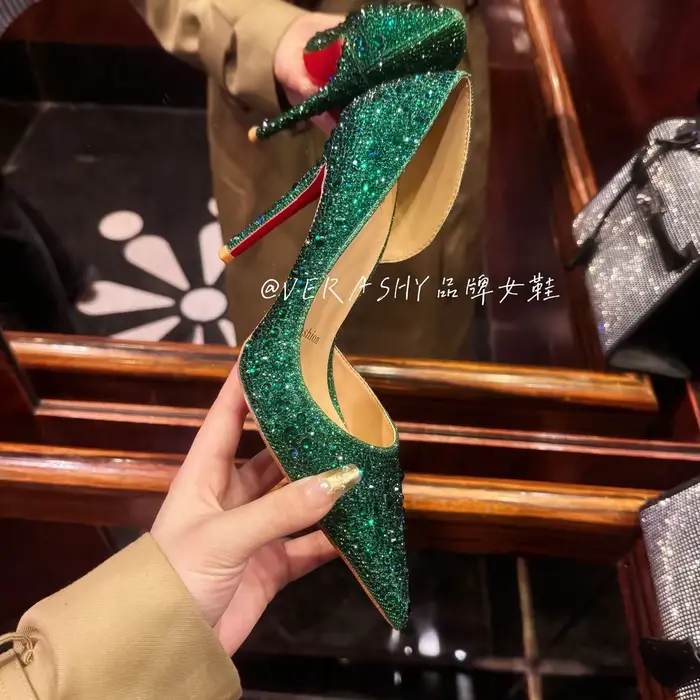 Chaussures à semelle rouge talons hauts