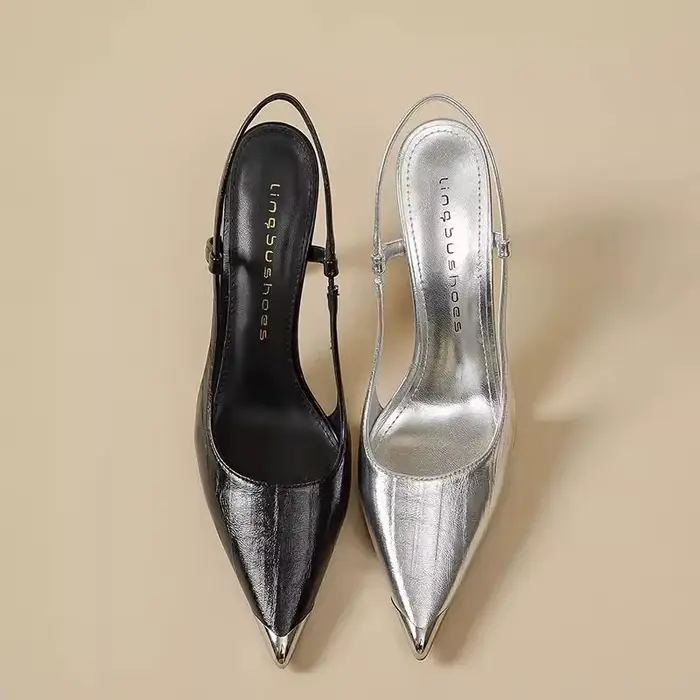 Sandales à talons peu profonds à bout pointu