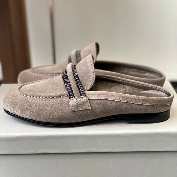 Mules paresseuses plates en daim pour femmes, décor de perles en métal, demi-pantoufles à bout fermé