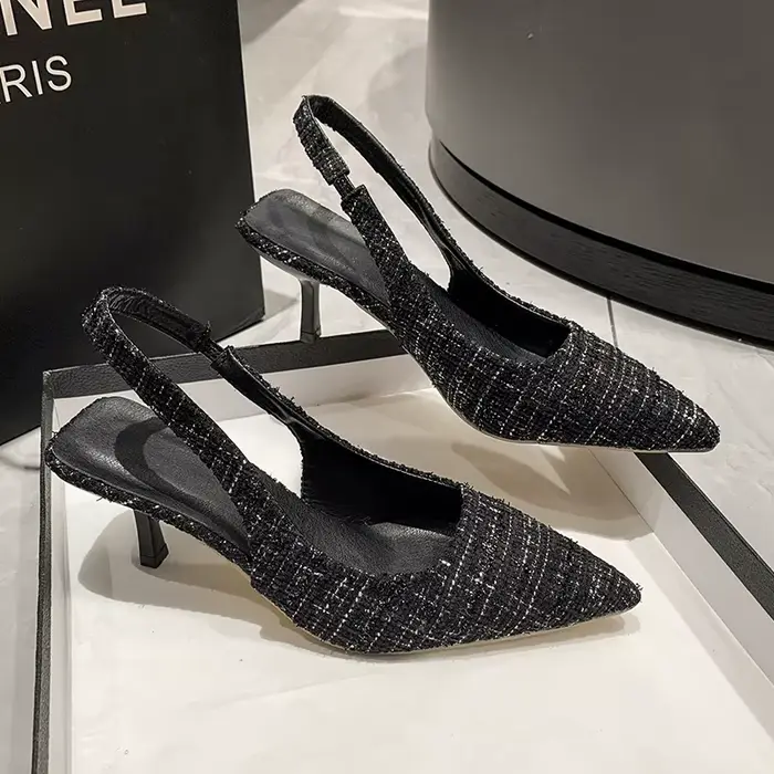 Marque de mode qui a conçu des talons compensés en tricot pour femmes, des chaussures de soirée à bout pointu, des sandales à talons aiguilles confortables et grandes tailles pour l'été.