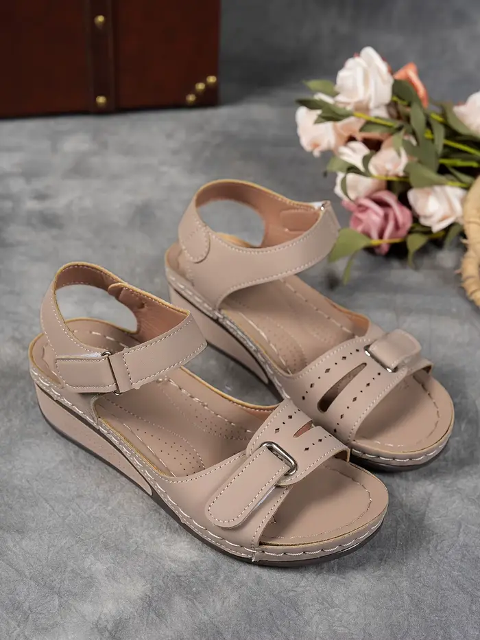 Sandales compensées beiges pour femmes