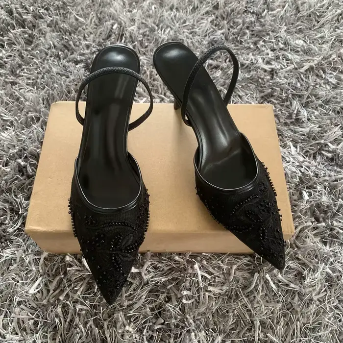 Sandales à talons hauts en maille brodée noire pour femmes
