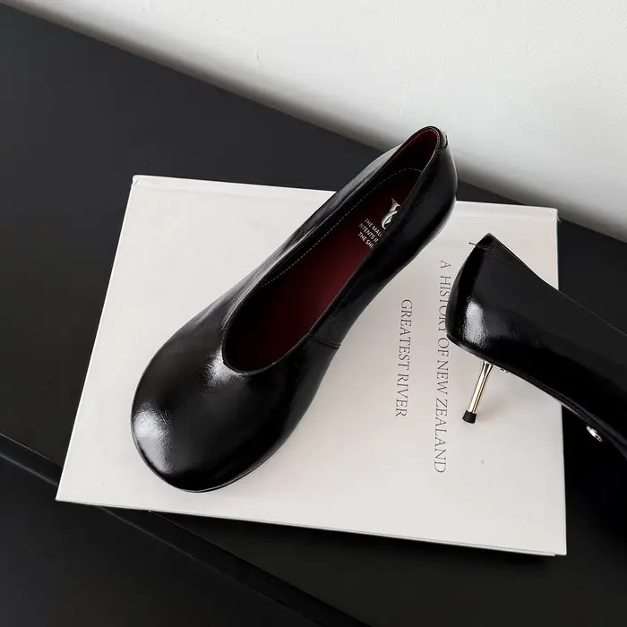 QUTAA 2026 – Escarpins tendance pour femme en cuir verni véritable à pois, talons hauts, à enfiler,