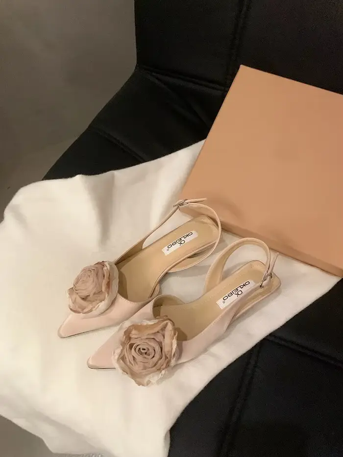 Nouvelle fleur Designer sandales femmes élégant Satin Mule chaussures été bout pointu pompes talon b