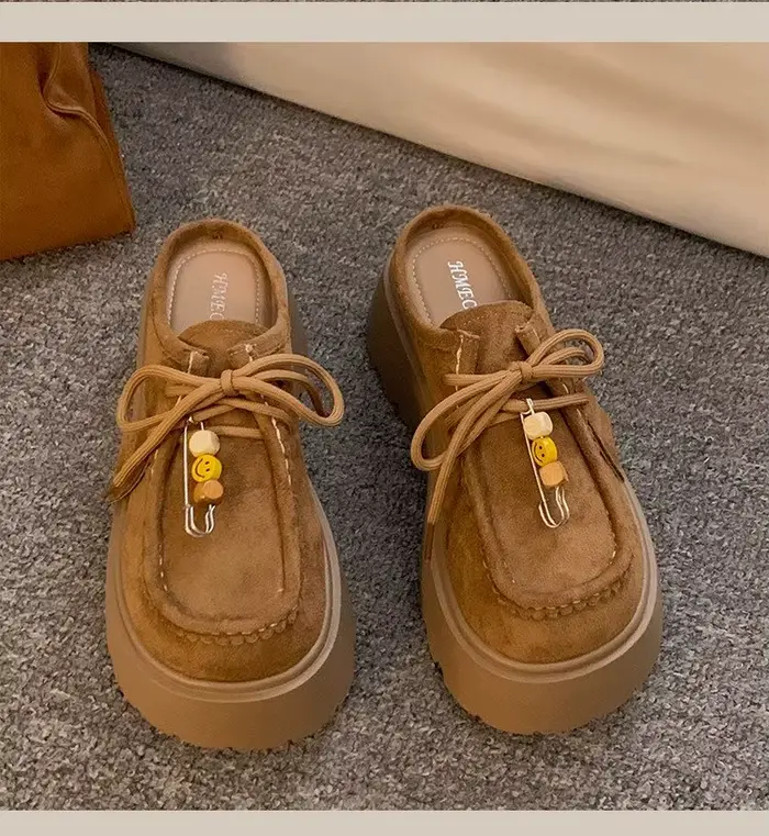 2025 Mules à plateforme en daim pour femmes-mignon Smiley Pin décor mocassins à lacets semelle épais