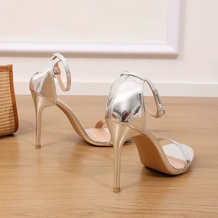 Sandales à talons hauts à la mode pour femmes