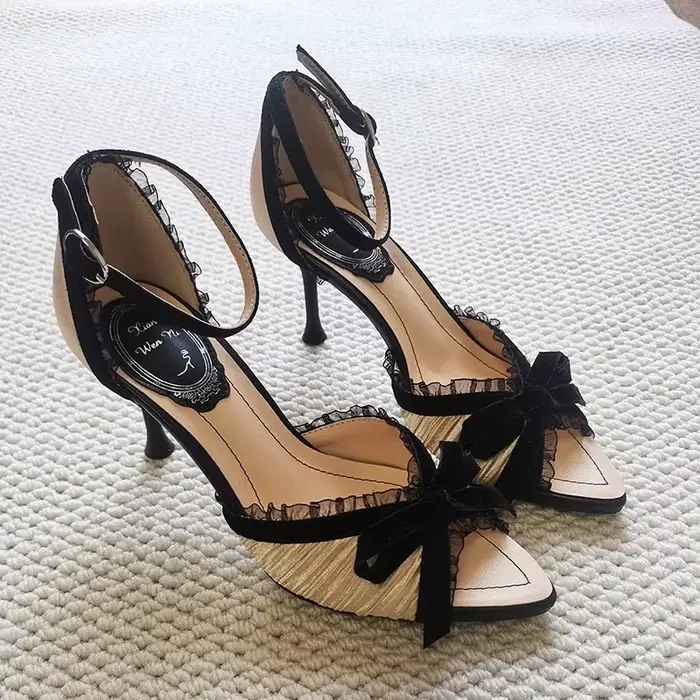 Talons aiguilles printemps et été nouveau bout pointu dentelle peu profonde maille strass chaussures de mariage plates robe de banquet sandales pour femmes