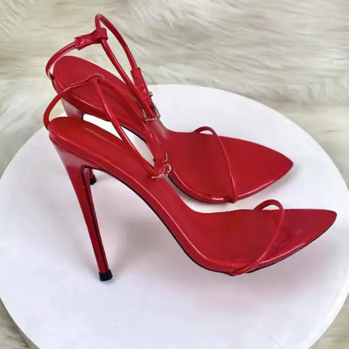 Nouvelles sandales à lanières droites tendance 2026 pour femmes, escarpins d'été rouges à bout point