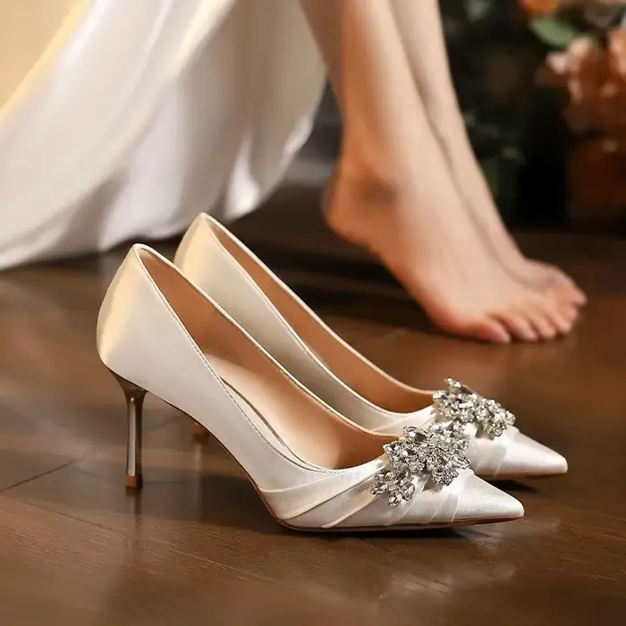 Chaussures à talons hauts et bout pointu pour femme
