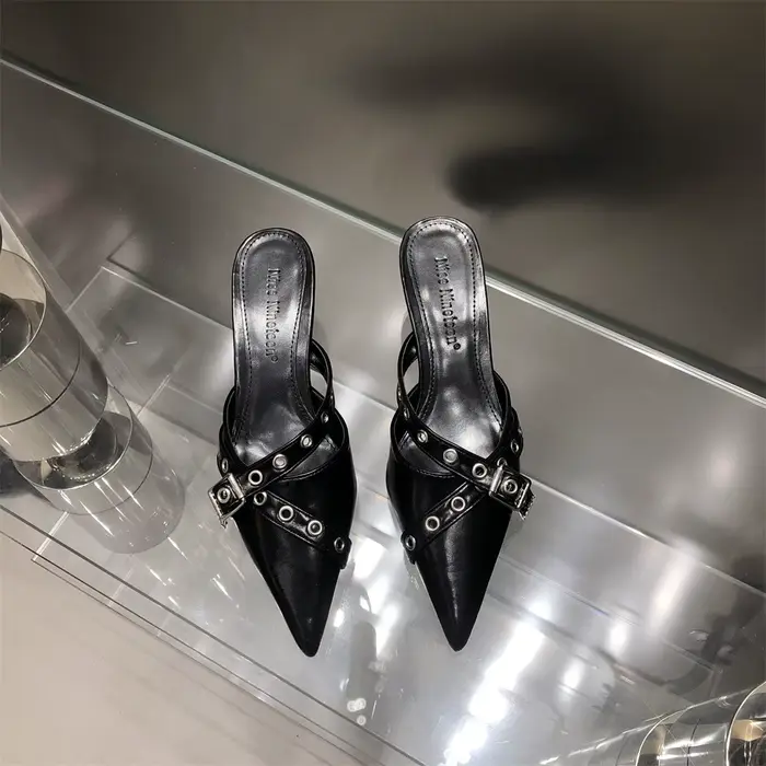 2025 nouvelles chaussures pour femmes boucle sangle talons concepteur demi pantoufles bout pointu da
