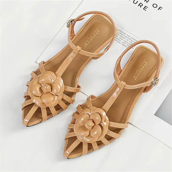 ZAROY Sandales plates de luxe dorées à bande étroite ajourée pour femme, à bout pointu, décorées de 