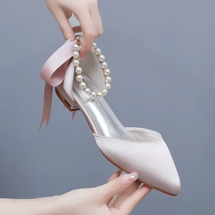 Chaussures De mariage mariée talon plat pointu sandales creuses femmes blanc Satin perlé robe