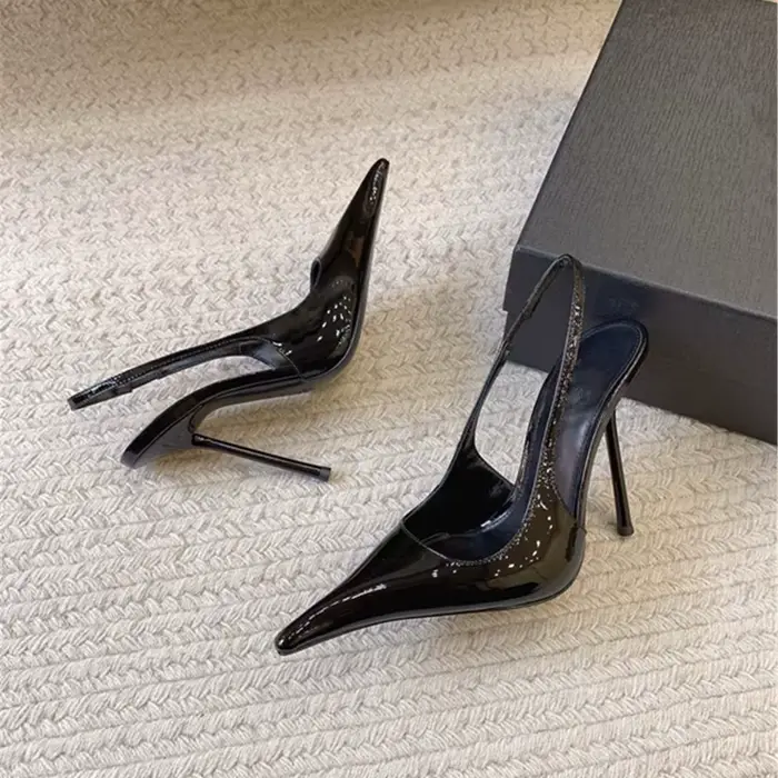 Sandales d'été femmes européennes américaines chaussures à talons hauts femme talons étranges Stilet