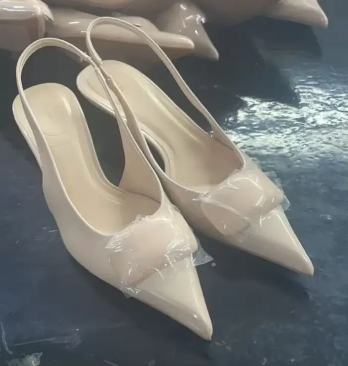 Chaussures de bureau à talons hauts en cuir verni noir pour femmes, chaussures d'été à la mode, bout