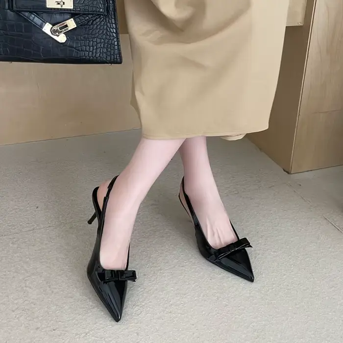 Chaussures à talons bas rouges pour femmes