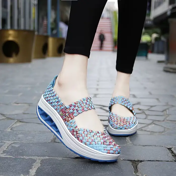 2025 nouvelles chaussures pour femmes tissées à la main