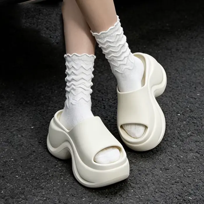 Sandales compensées épaisses tendance pour femme