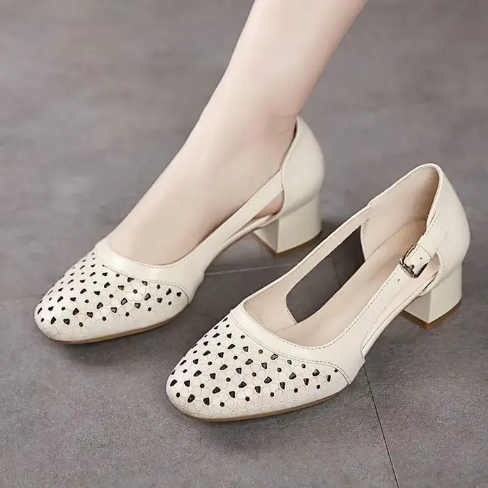 Chaussures pour femmes à talons moyens été 2025 sandales fermées pour femme chaussures en cuir trava