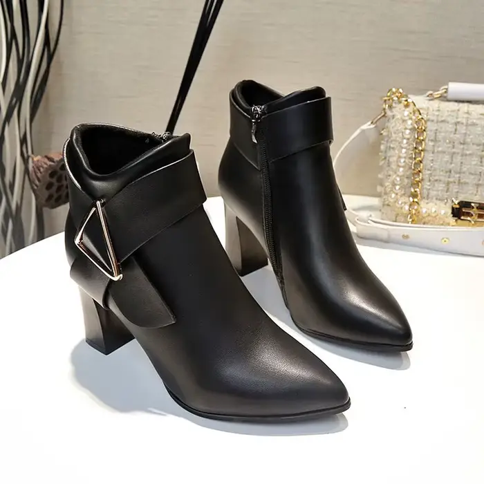 Bottes de rinçage pointues pour femmes, chaussons blancs, chaussures à talons très hauts, chaussures