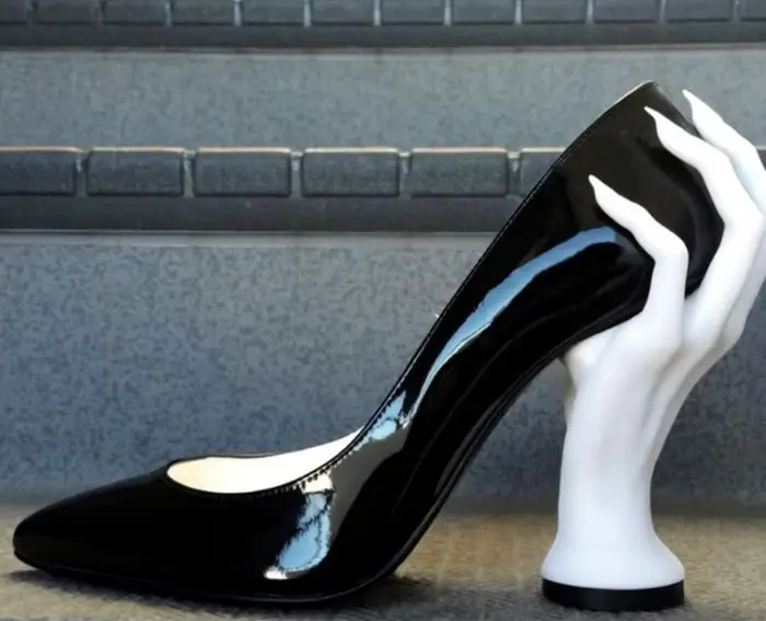 Escarpins minimalistes en cuir verni à bout pointu, avec talon unique, dessus brillant, pour un look
