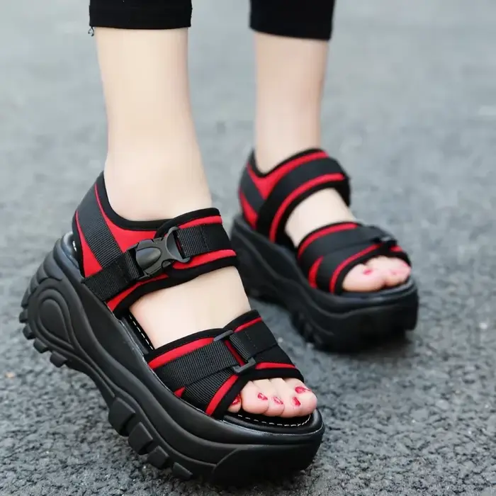 Sandales à l'offre elles compensées surélevées pour femmes, de haute qualité, nouvelle collection ét