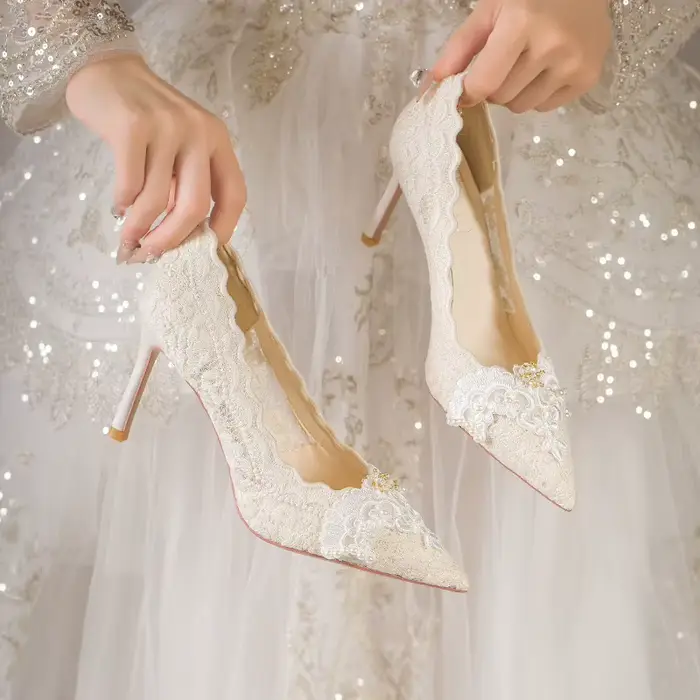 Banquet Stiletto simple automne nouveau bout pointu bouche peu profonde dentelle Slip-on antidérapant résistant à l'usure talons hauts