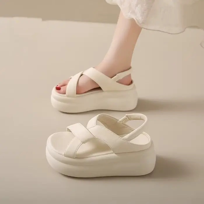 Sandales compensées de luxe style nuage à brides croisées et semelle épaisse, mules décontractées confortables pour l'été
