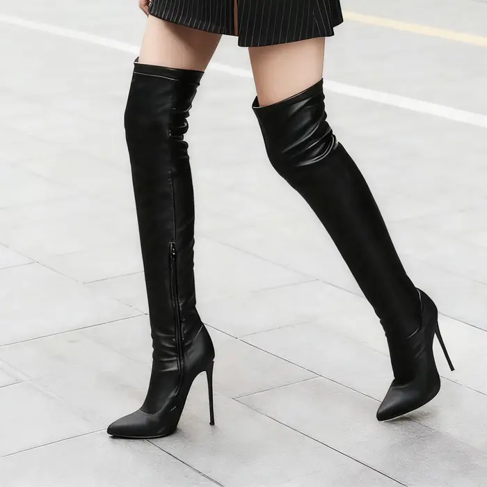 Bottines noires en cuir à bout pointu et talon aiguille pour femmes