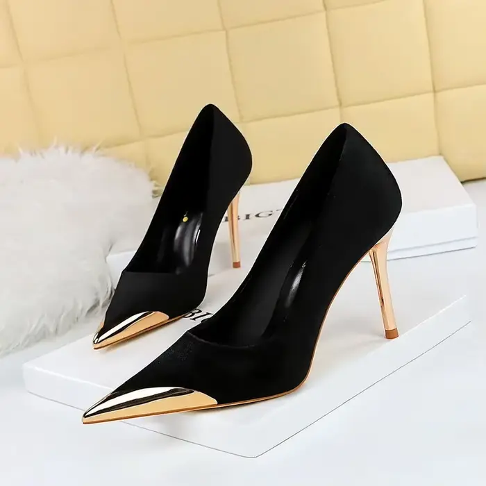 Chaussures à talons hauts pour femmes, chaussures noires légères à la mode, sexy, pour le printemps 