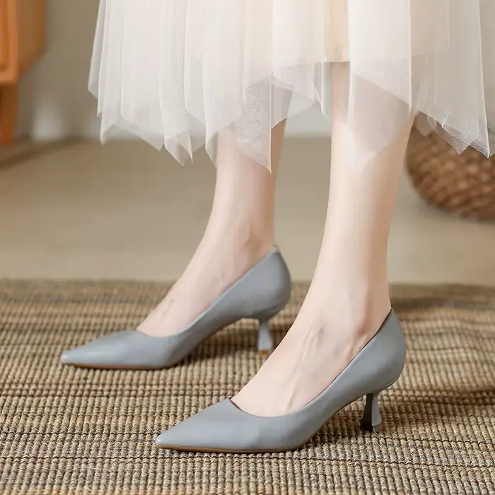 Chaussures à talons en cuir verni pour femmes