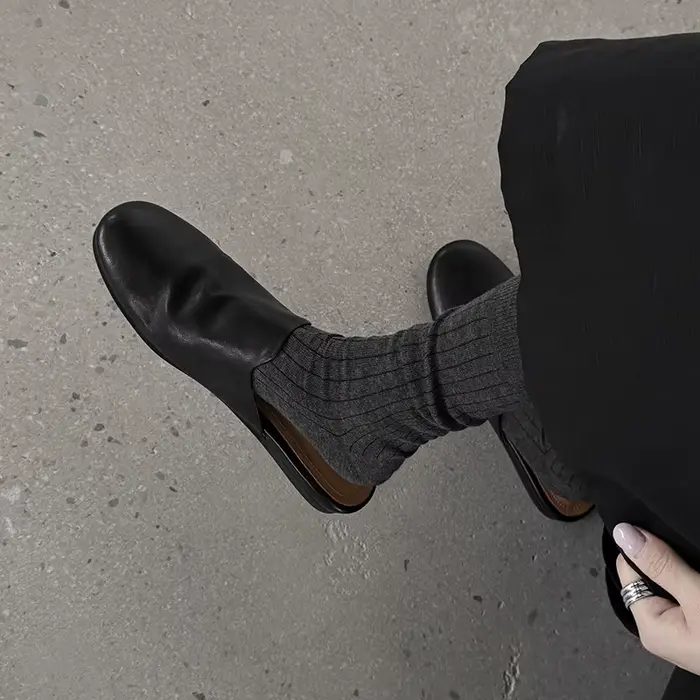 Mules d'été en cuir véritable pour femmes, chaussures à bout rond et talon bas, sandales modernes, p
