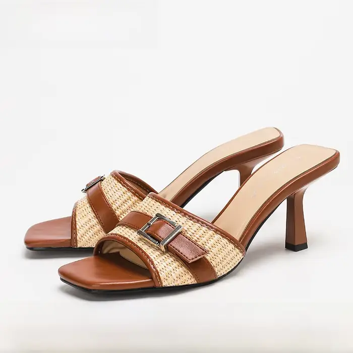 Nouvelles sandales d'été 2025 style rétro à talon fin pour femme, à porter en extérieur, à bout ouvert, tressées, à talon haut, pour les vacances à la plage, demi-mules