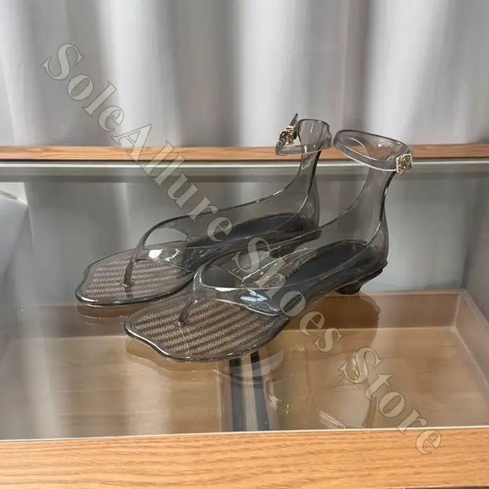 Sandales en gelée scintillantes avec boucle à la cheville, talon bloc bas, style tongs, antidérapant