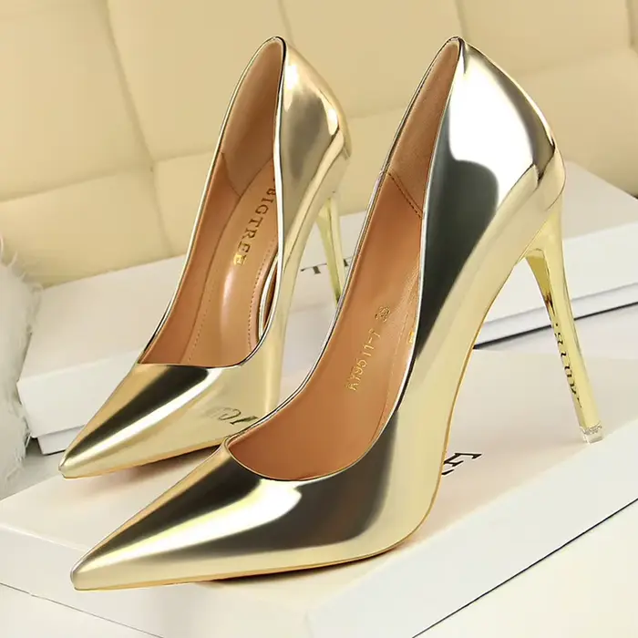 Escarpins en cuir verni pour femmes