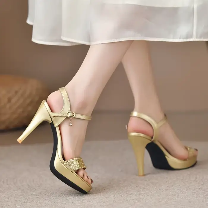 Sandales à Talons Hauts à Paillettes Dorées et Argentées pour Femme