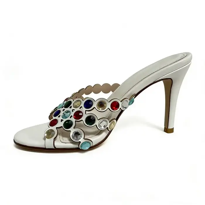 Mules à talons mi-hauts en cuir blanc pour femme, à bout ouvert, avec bride ornée de pierres multico