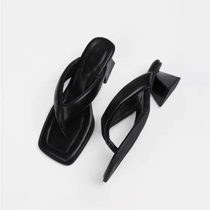 Nouvelles sandales d'été 2026 à bout carré pour femme, style niche pour l'extérieur, mules à talons 