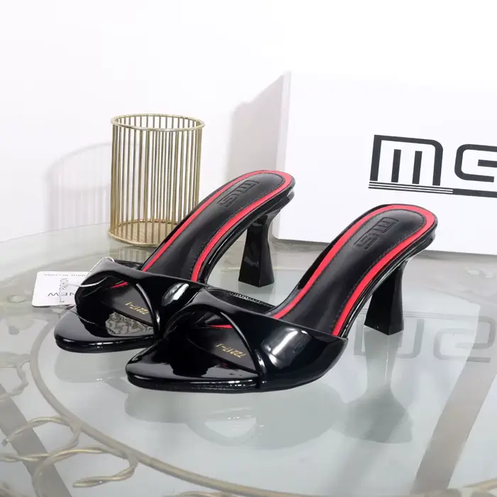 Pantoufles noires 2025 nouvelles chaussures à talons hauts en cuir verni à bout ouvert avec pointu g